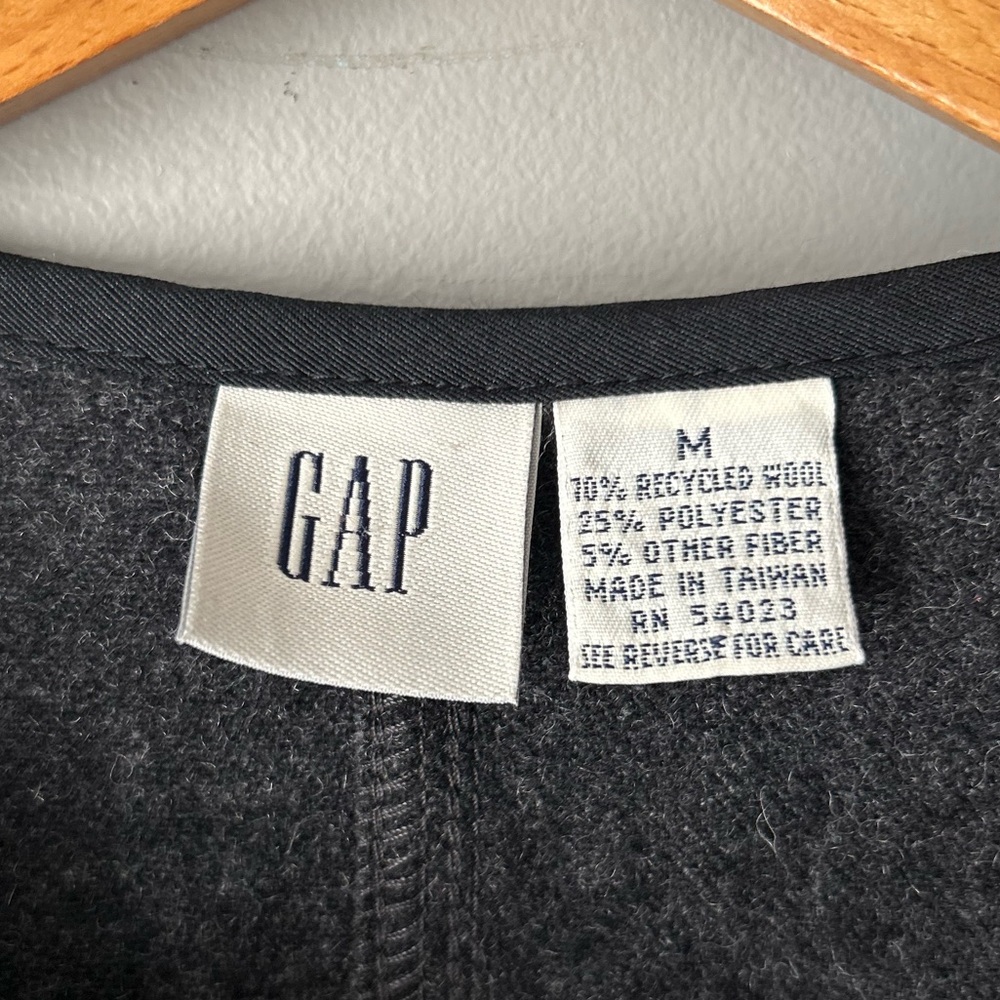 ✌️4 for $20✌️ Gap recycled wool vest - Picture 5 of 11